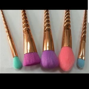 Makeup brushes
